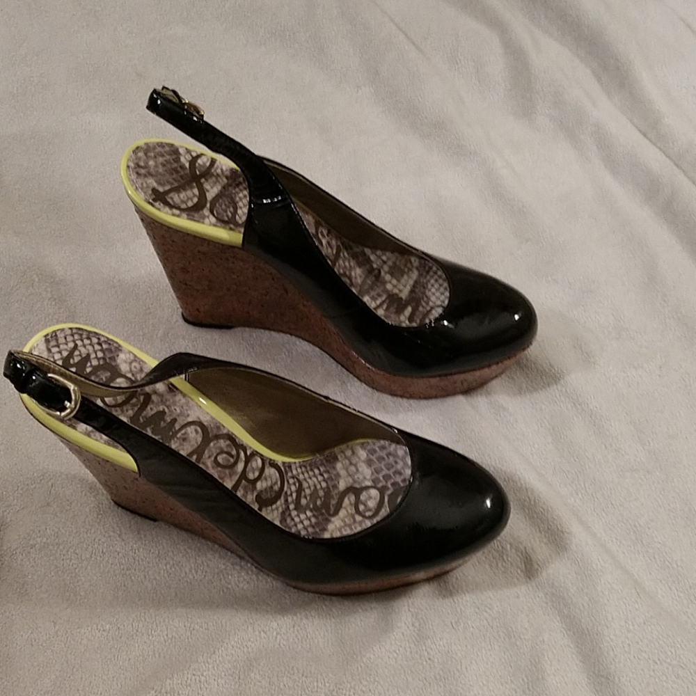 Black wedges